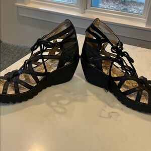 Fly London Yuke Women’s Black Leather Strappy Platform Wedge Sandals 39